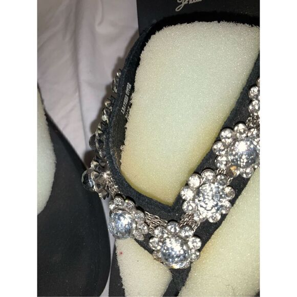 Yellow box flip flops size 6.5 - Picture 5 of 10